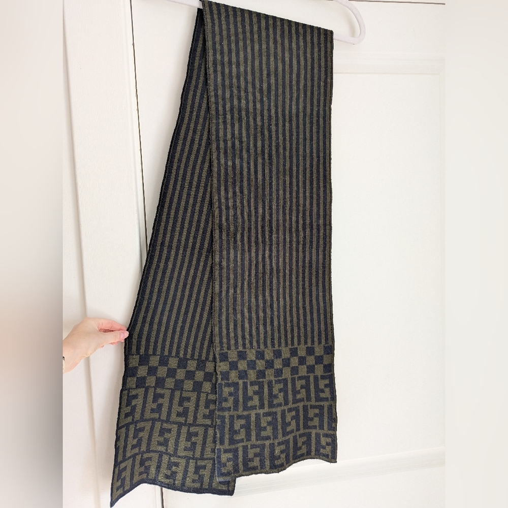 Fendi green and black scarf - Picture 4 of 9
